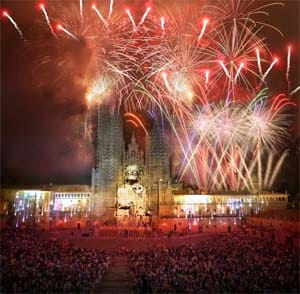 SPAIN - Santiago de Compostela celebrates its patron saint with an audiovisual and fireworks show by Acciona Producciones y Diseño santiagodecompostela