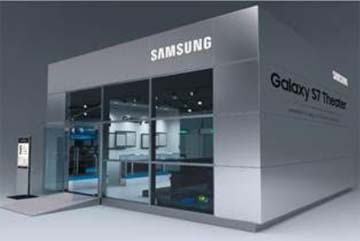 ITALY - The first tour organized by Samsung arrived in Milan samsung