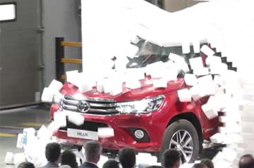 SPAIN - The ‘brutal’ reveal of the new Toyota Hilux toyota