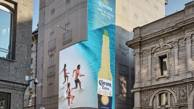 WORLDWIDE – Corona Celebrates Its 100th Anniversary on the Beach and Launches the “Corona 100” Platform